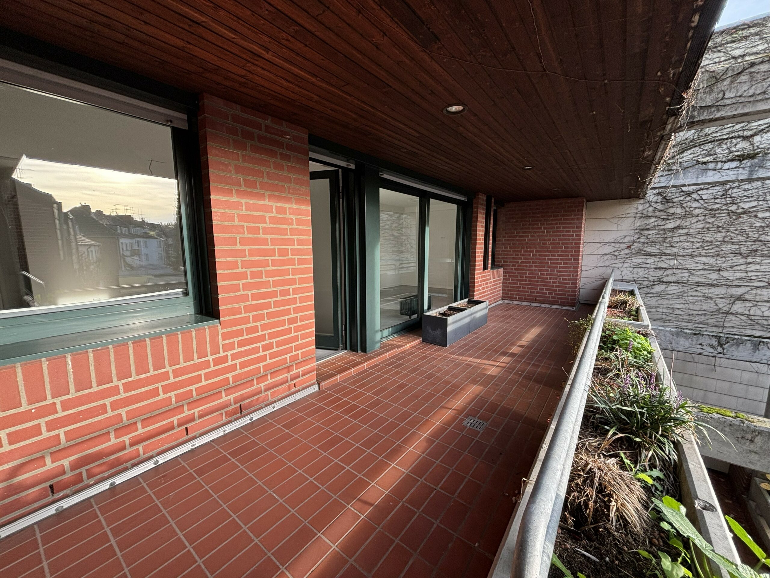 Das Bild zeigt den Balkon der Immobilie.