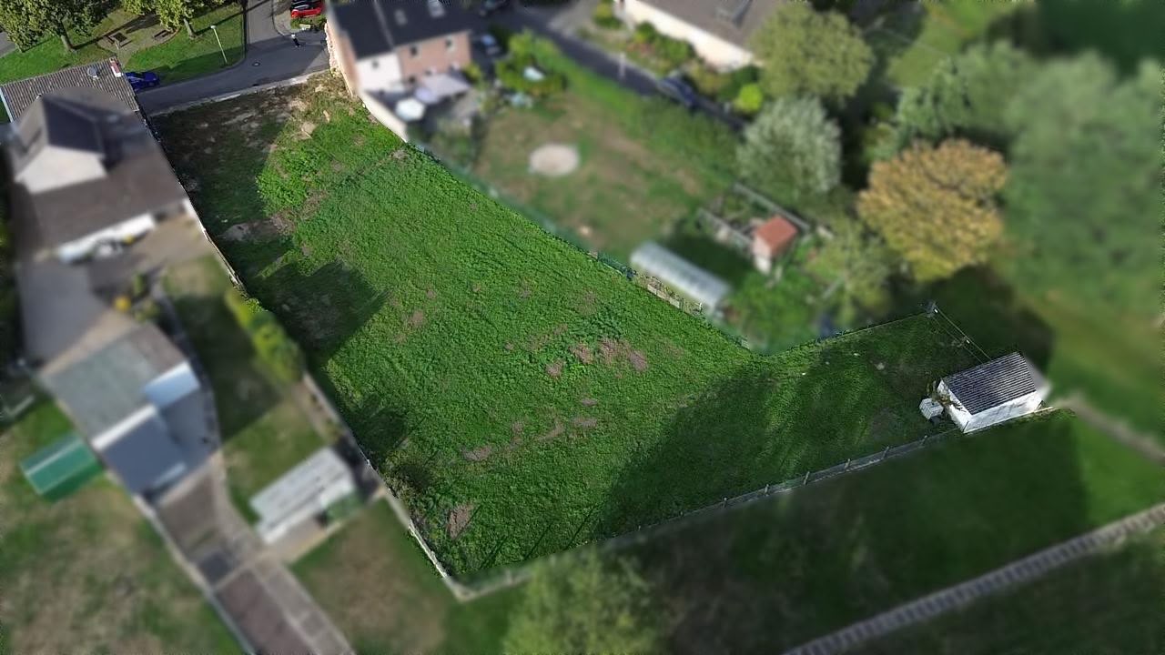 Das Bild zeigt das Grundstück.