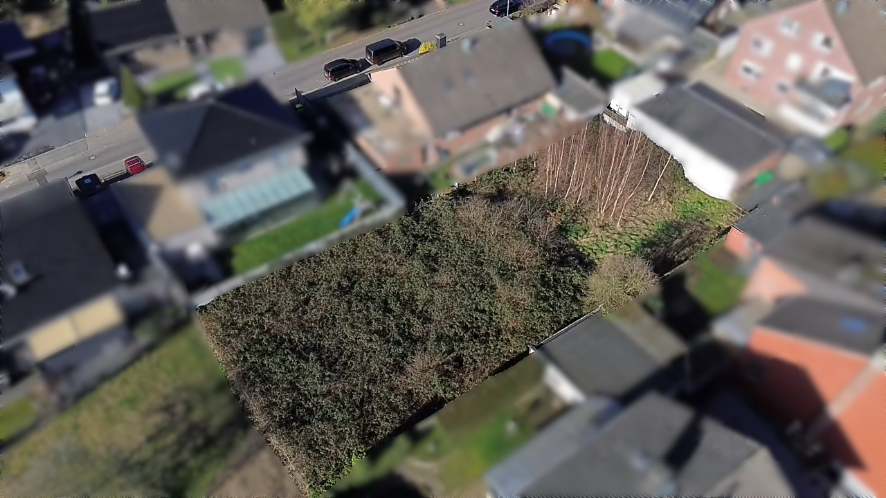 Das Bild zeigt das Grundstück in einer Luftaufnahme.